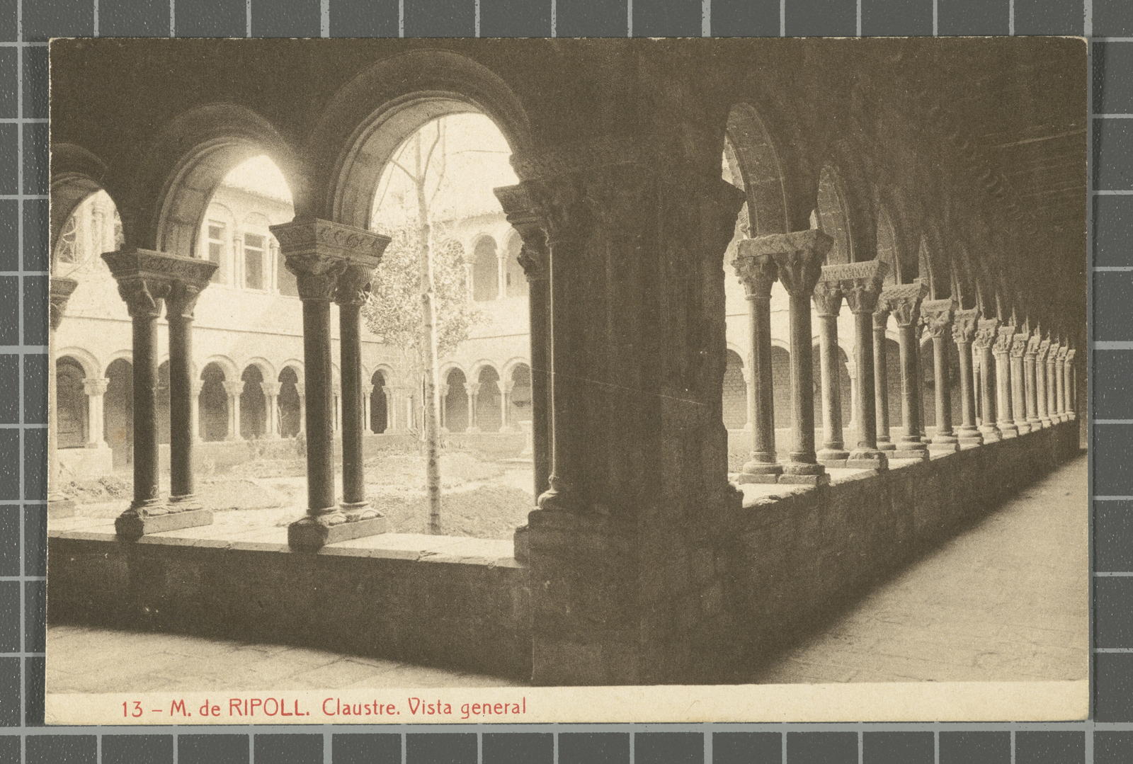 Desconegut, 13 - M. de Ripoll. Claustre. Vista general