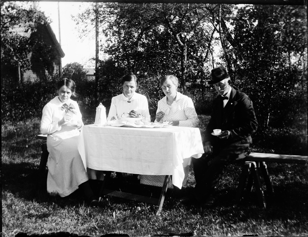 Skötsner-Edhlund, Hos gästgivare Mattsson, Gammelbyn, Östhammar, Uppland