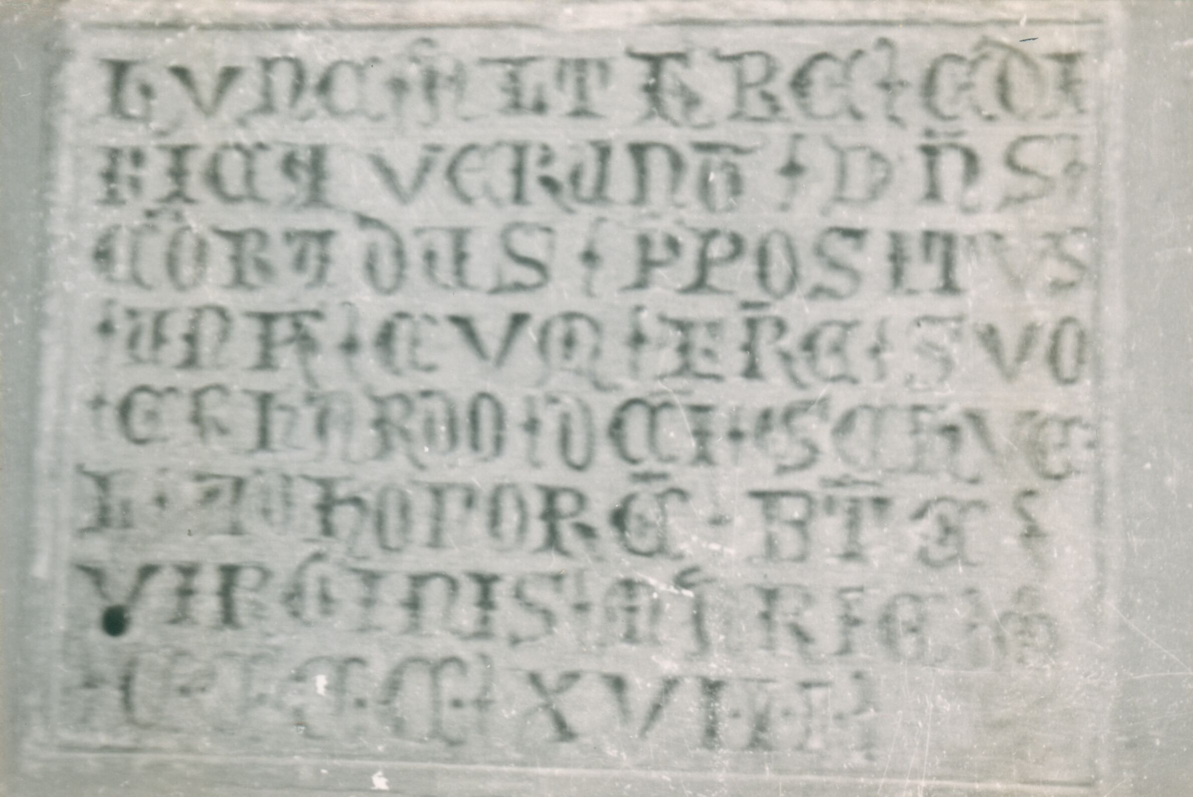 Branko Fučić, Pazin, Župna crkva sv. Nikole, natpis latinski, goticom, na kamenu ugrađenom s unutarnje strane u južni zid pokrajnje lađe, 1418. g.