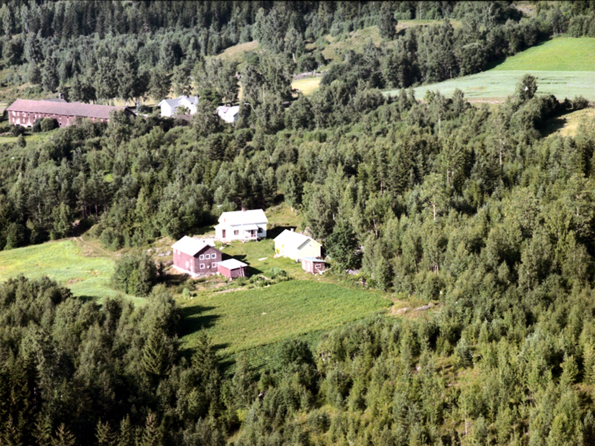 Widerøes Flyveselskap A/S, Flyfoto Sveen, Tøsti Lille i bakgrunnen, Vallset.