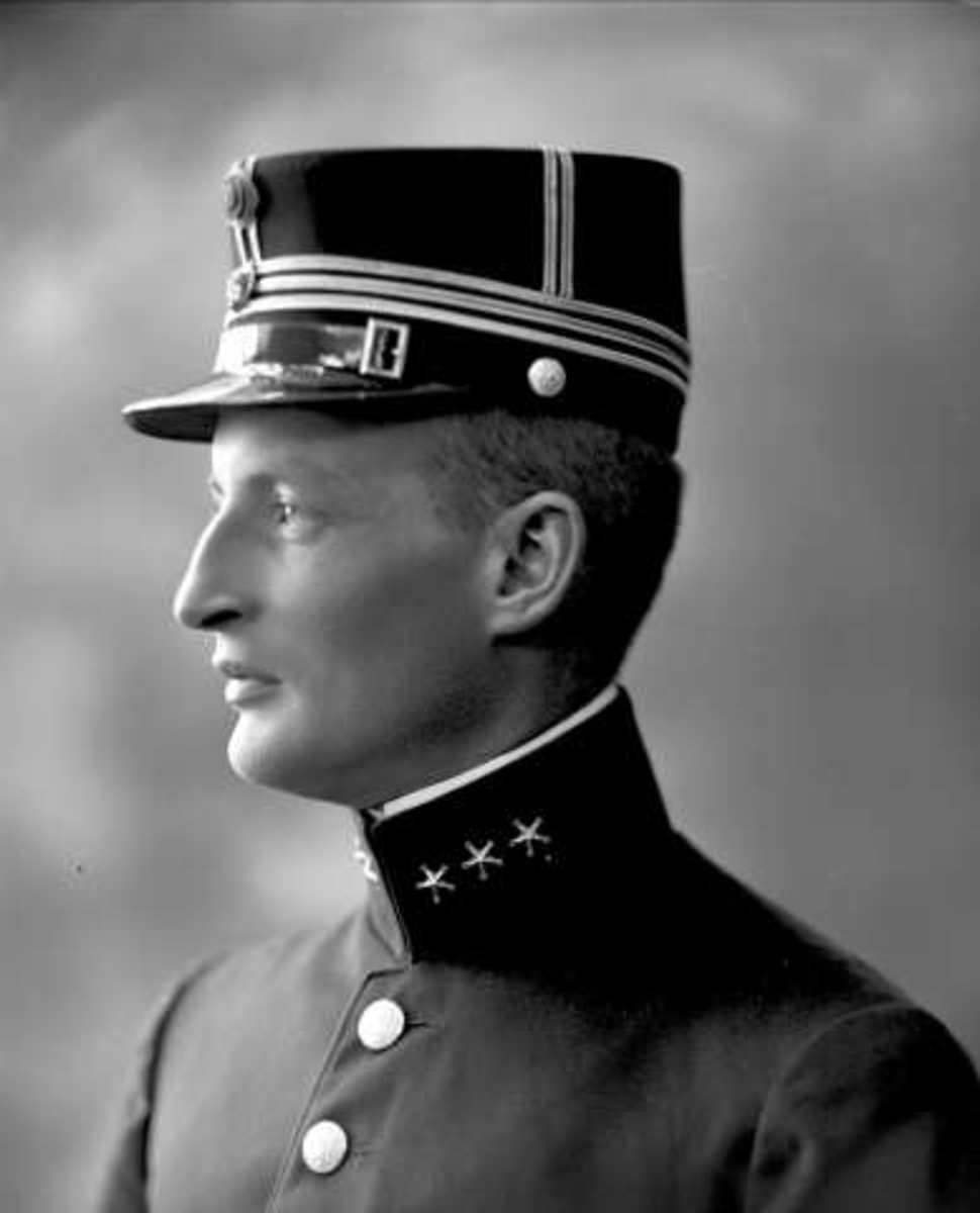 Gustav Borgen, Portrett, kaptein Lorange i uniform.