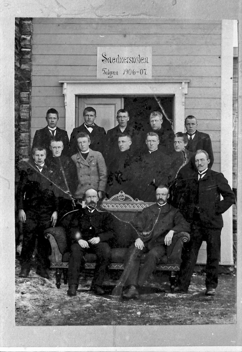 Jan Erik Øvergård, Tolgen snekkerskole 1906-07