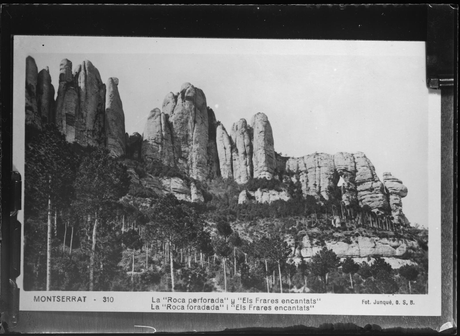 Desconegut, Montserrat. The pierced Rock and The Friars delighted