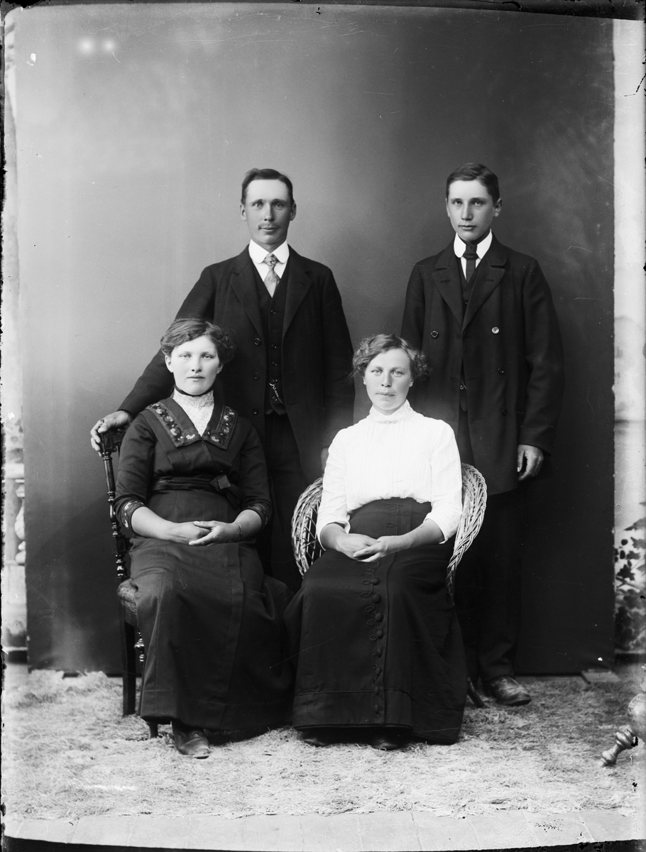 Skötsner-Edhlund, Ateljé Portrait - Family, Östhammar, Uppland