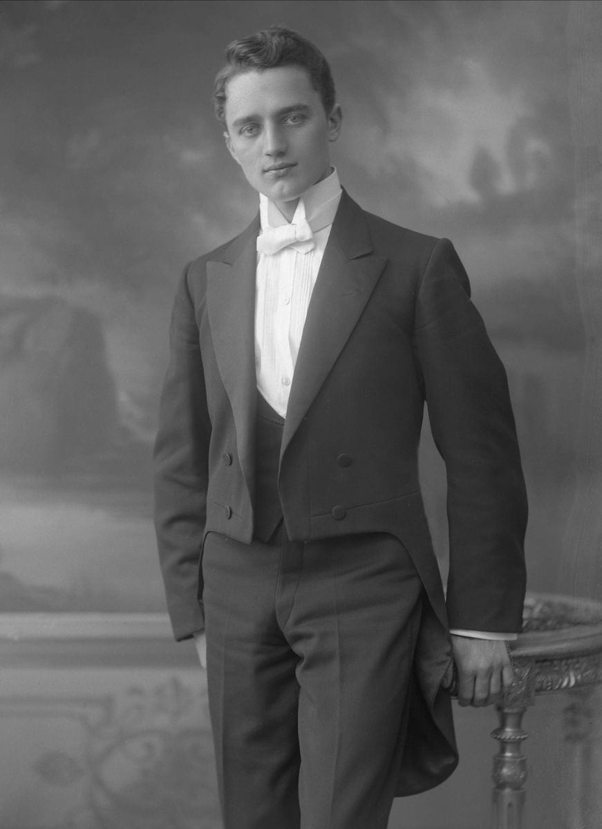 Gustav Borgen, Portrett, pianist Alme.