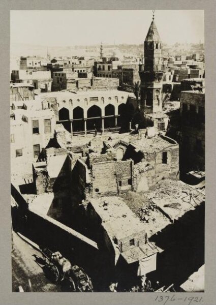 K.A.C. Creswell, The mosque of Fatimid wazir Amir al-Salih Tala'i‘ seen from Bab Zuwayla, Cairo