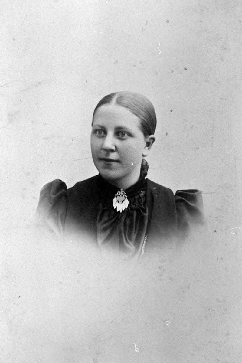 Anno Domkirkeodden, Portrett, Marie Høsbjør, f.25.4.1876, gift Frydenlund, Brumunddal.