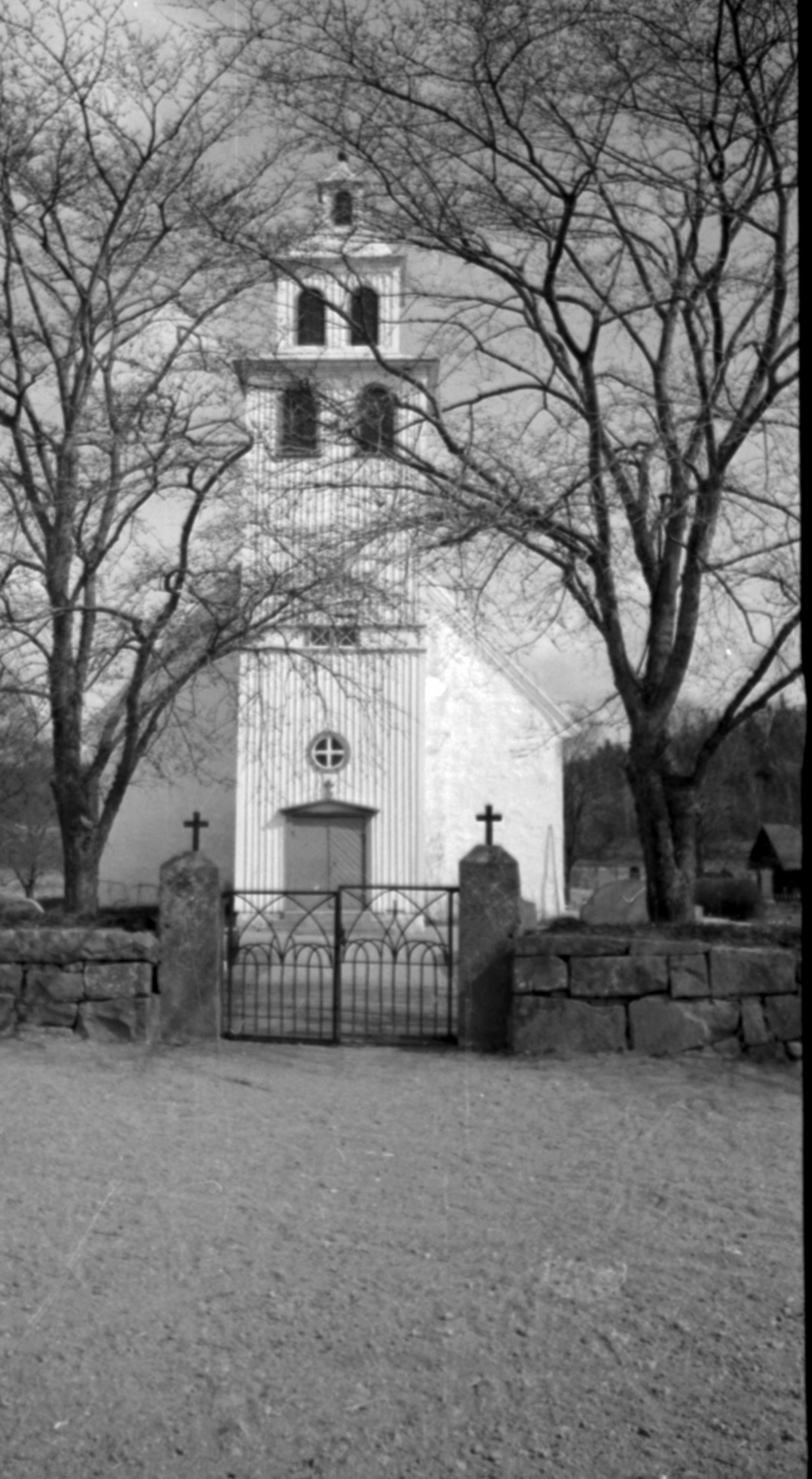 Bertil Berthelson, Bro kyrka
