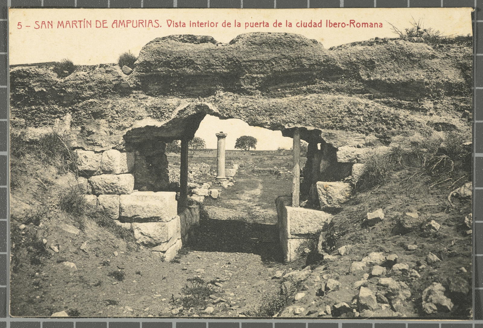 Desconegut, 5 - Sant Martín de Ampurias. Vista interior de la puerta de la ciudad Ibero-Romana