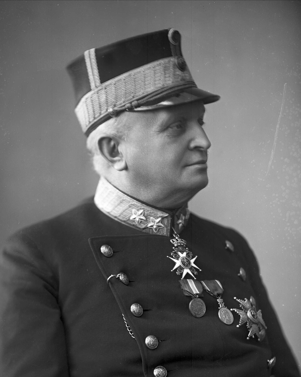 Gustav Borgen, Portrett, Chr. Wilh. Engel Bredal Olsson i uniform som general.