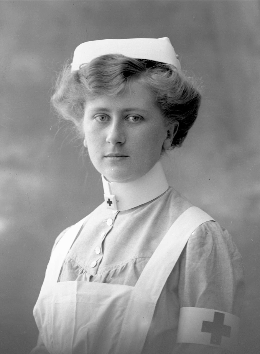 Gustav Borgen, Portrett, kvinne i sykepleieruniform, Røde Kors. Birgit Torjussen.
