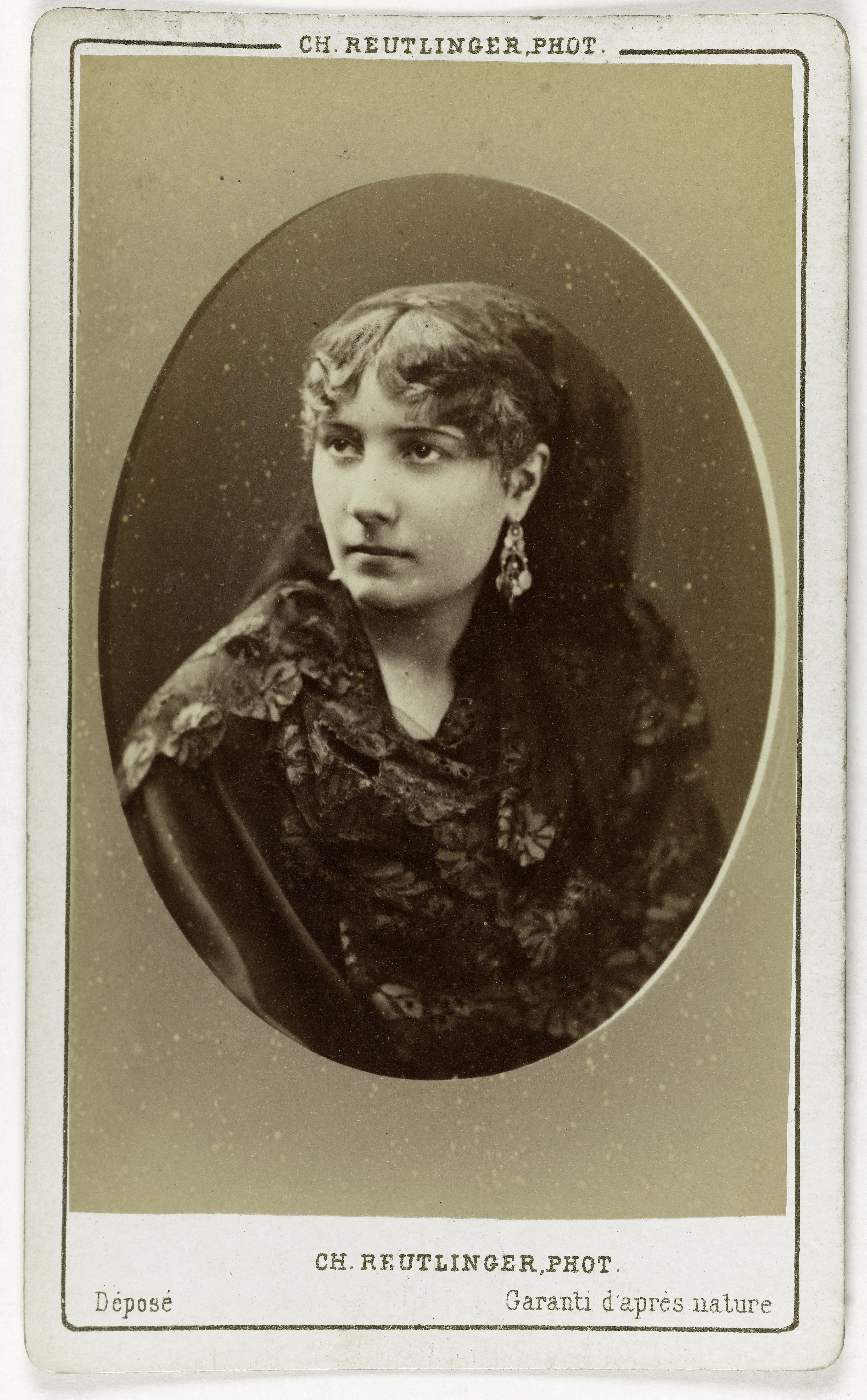 Charles Reutlinger, Portrait de Milia (Tendel), actrice au Théâtre des Menus-Plaisirs en 1867, au Théâtre des Variétés et au Théâtre du Palais Royal.