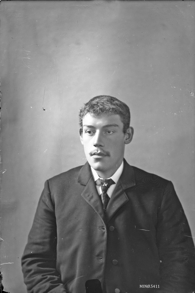 Oscar Holte, portrett, person, klær,