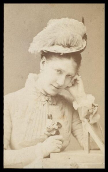 London Stereoscopic and Photographic Company, Guy Little Theatrical Photograph