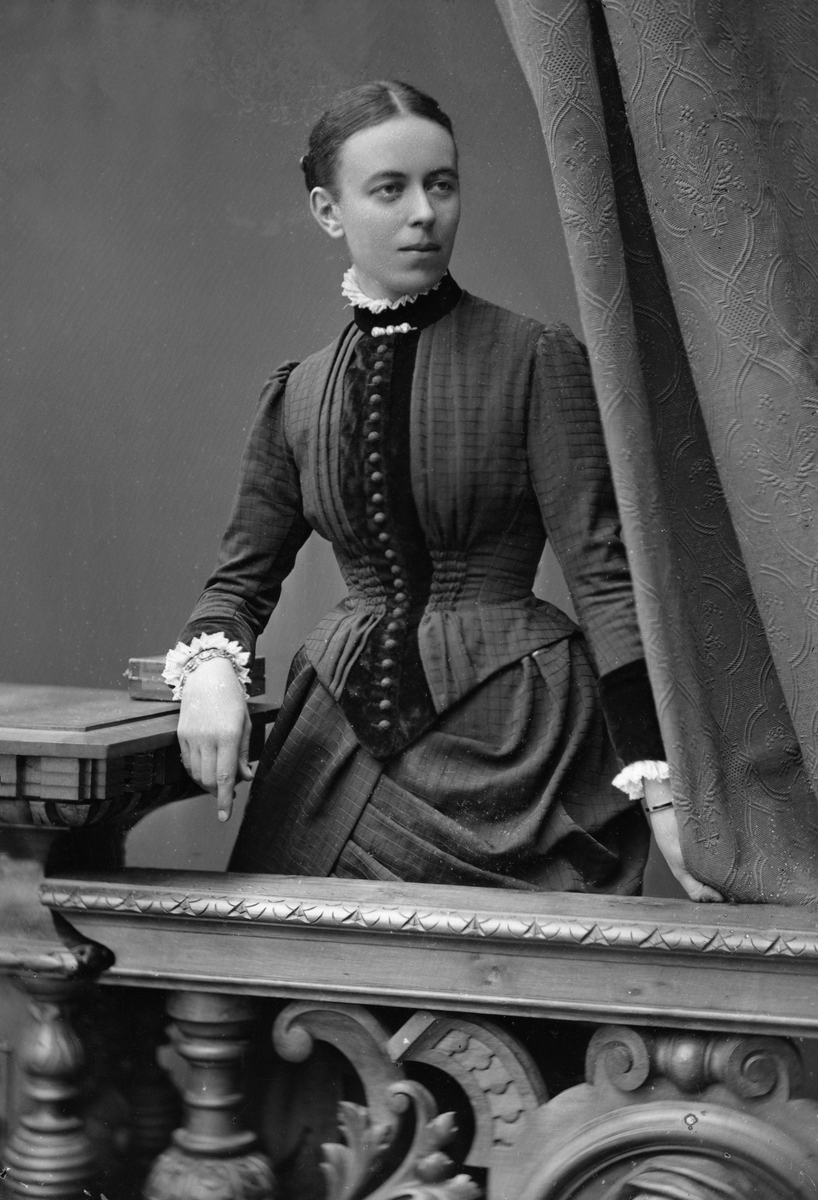 Maria Tesch, Lotten von Feilitsen fd Lindblad Foto: Maria Tesch. Fotograferad i Maria Teschs ateljé som fanns i Linköping åren 1873 - 1936. Digitaliserad efter original glasnegativ som förvaras på Stiftsbiblioteket /Linköpings stadsbibliotek.