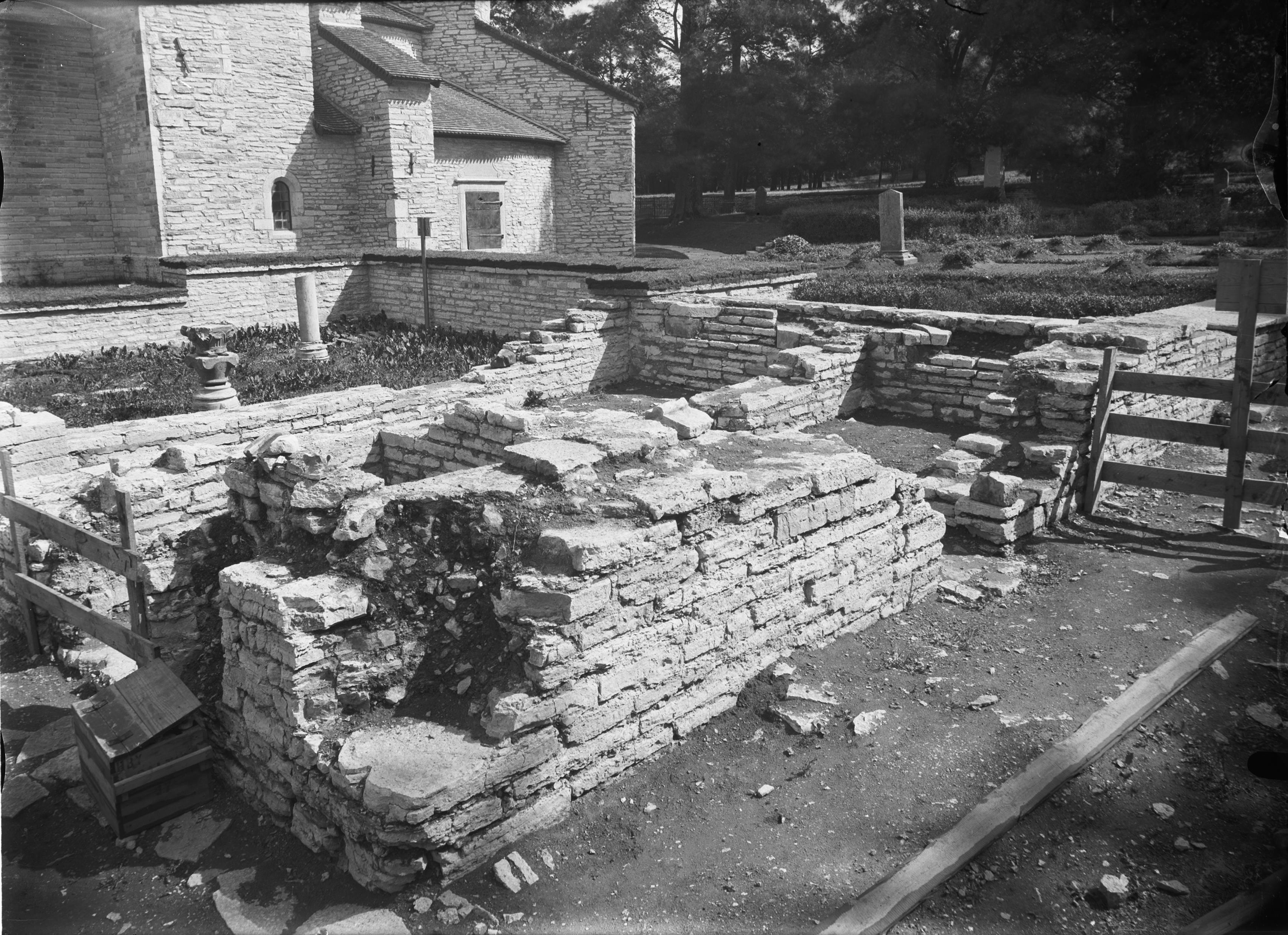 Axel Forssén, Varnhems klosterruin