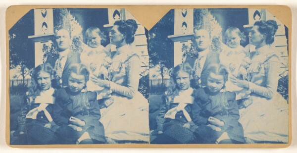Unknown, [Family portrait]
