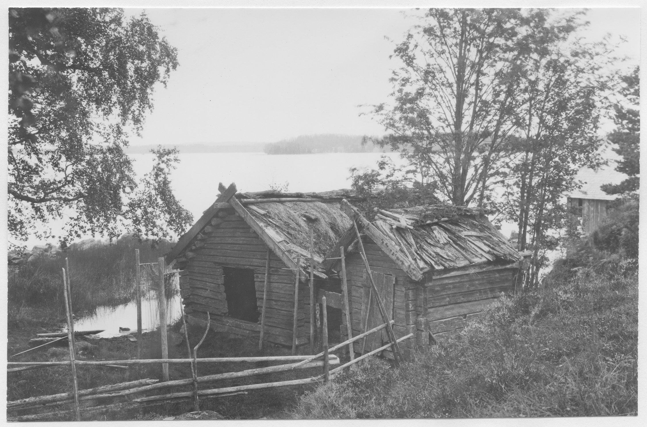 Mårten Sjöbeck, Hästerum, gammalt båthus m m vid Hästsjön