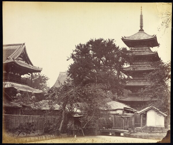 Felice Beato, Temple at Osaka, Yedo