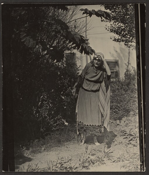 Louis Fleckenstein, [Florence in Costume in Garden]