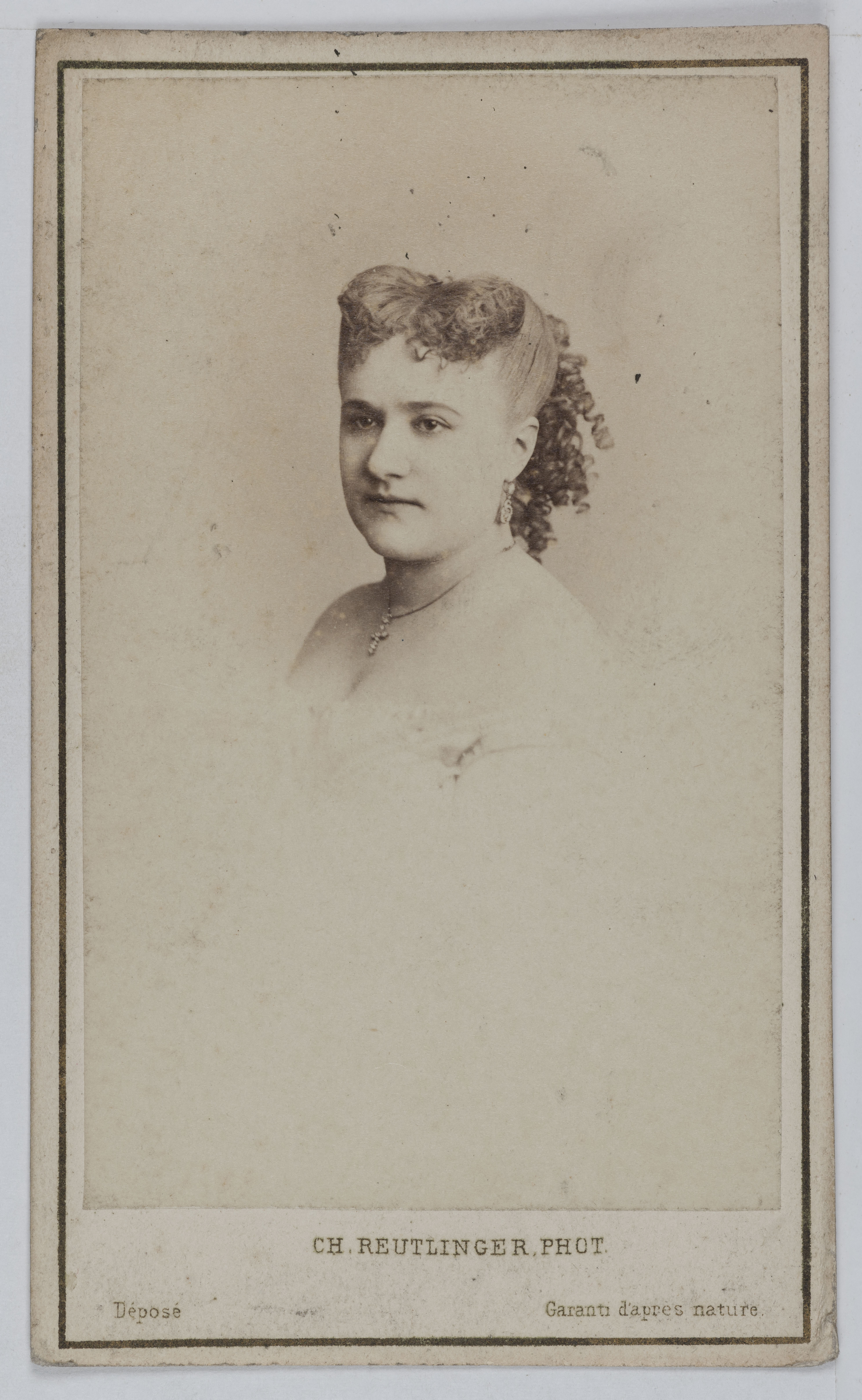 Charles Reutlinger, Portrait de Caroline Eugénie de Ribeaucourt, actrice de théâtre entre 1863 et 1873.