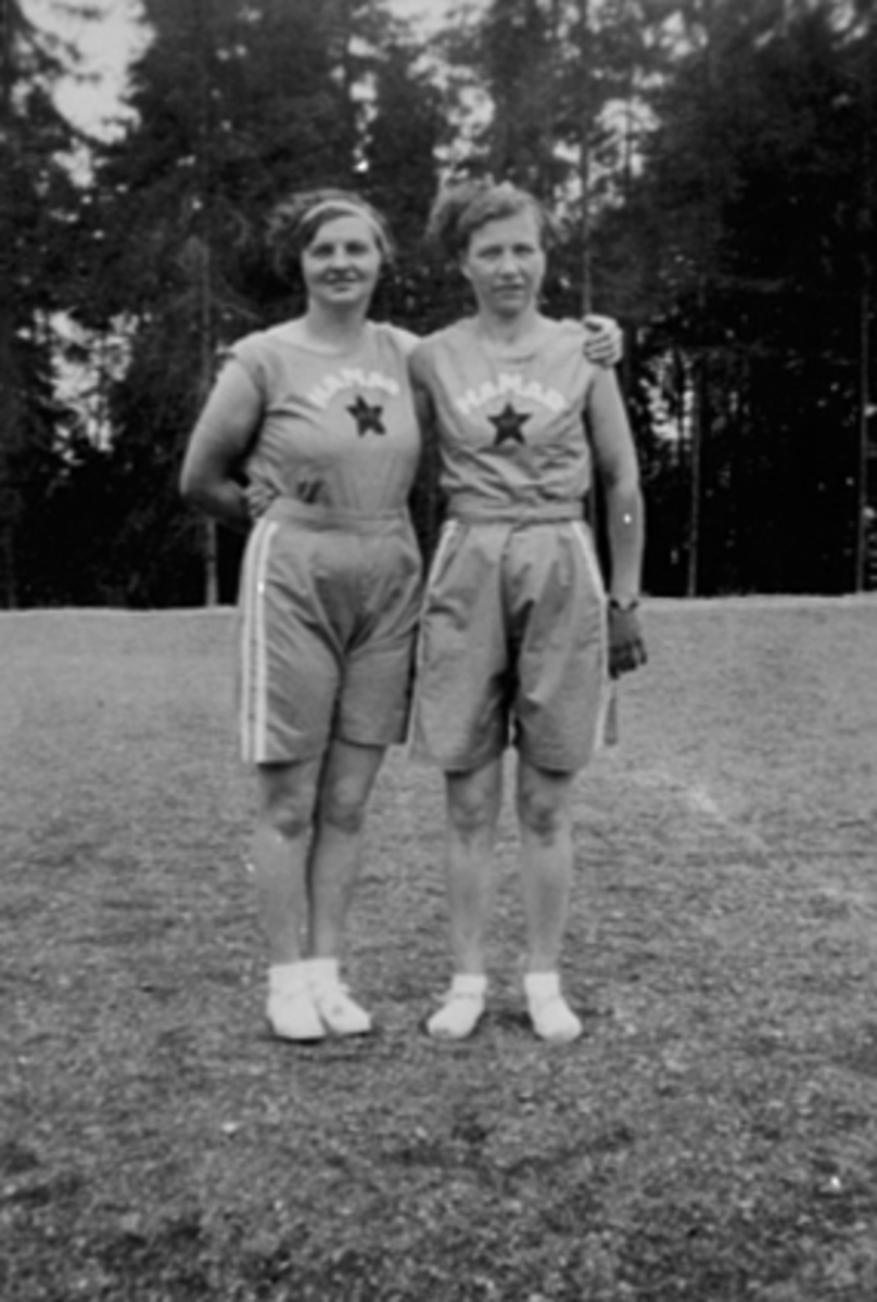 Anno Domkirkeodden, 2 TURNJENTER, A. I. L. , RAGNHILD ANDERSEN, GINA WINDHOEL