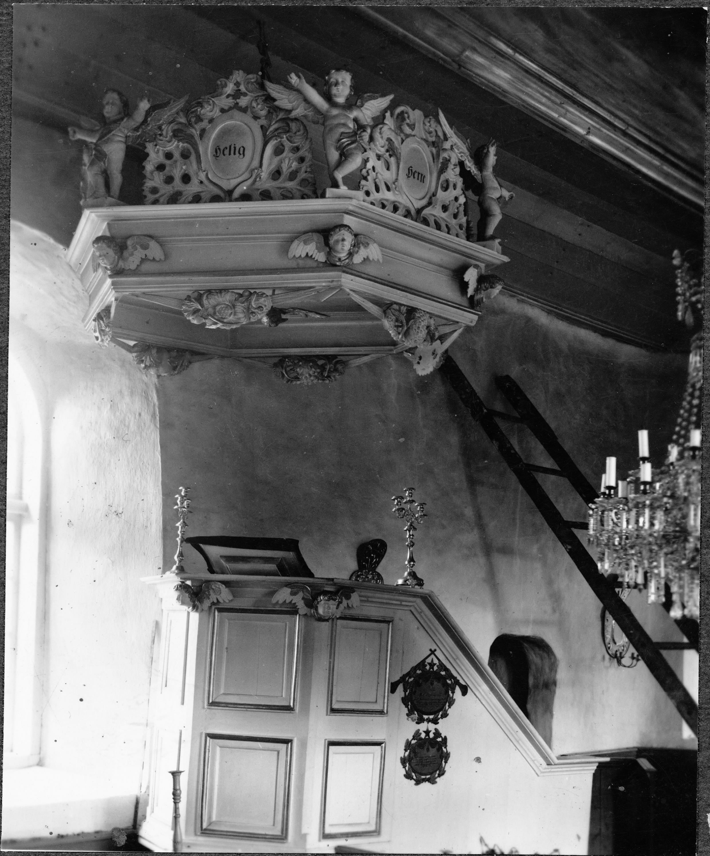 Olle Hellström, Molla kyrka