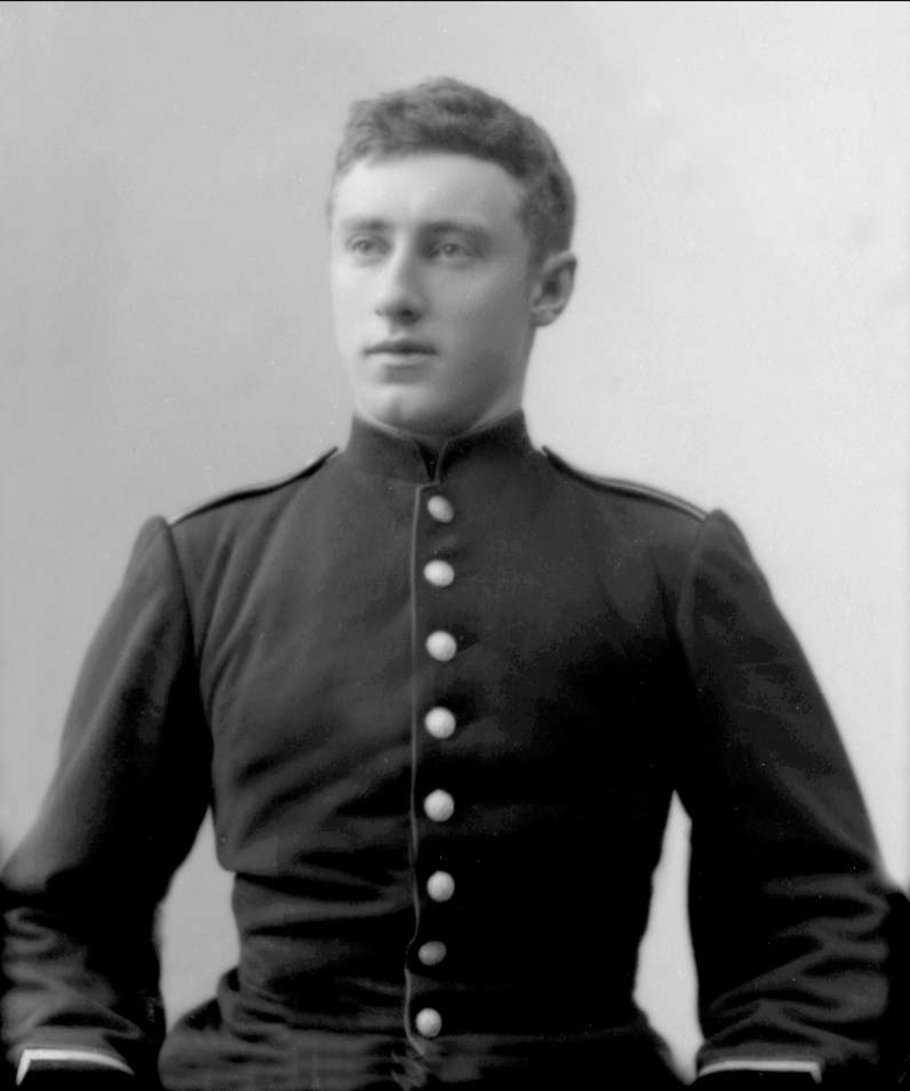 Gustav Borgen, Portrett, mann i kadettuniform.