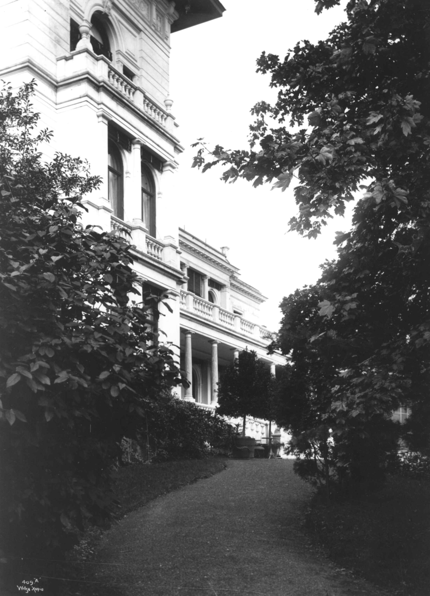 Anders Beer Wilse, Skøyen hovedgård, Oslo 1903. Huset sett fra parken.