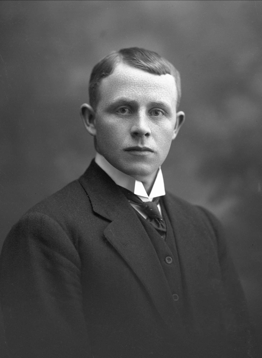 Gustav Borgen, NFB.44994