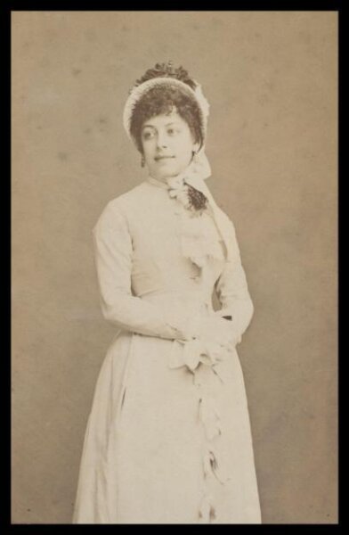 London Stereoscopic and Photographic Company, Guy Little Theatrical Photograph