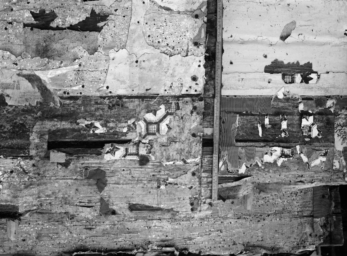 Paul Sandberg, Fragments of wallpaper in Bärbystugan’s preschool, now in the open-air museum Disagården, in the original place in Bärby, Östervåla parish, Uppland
