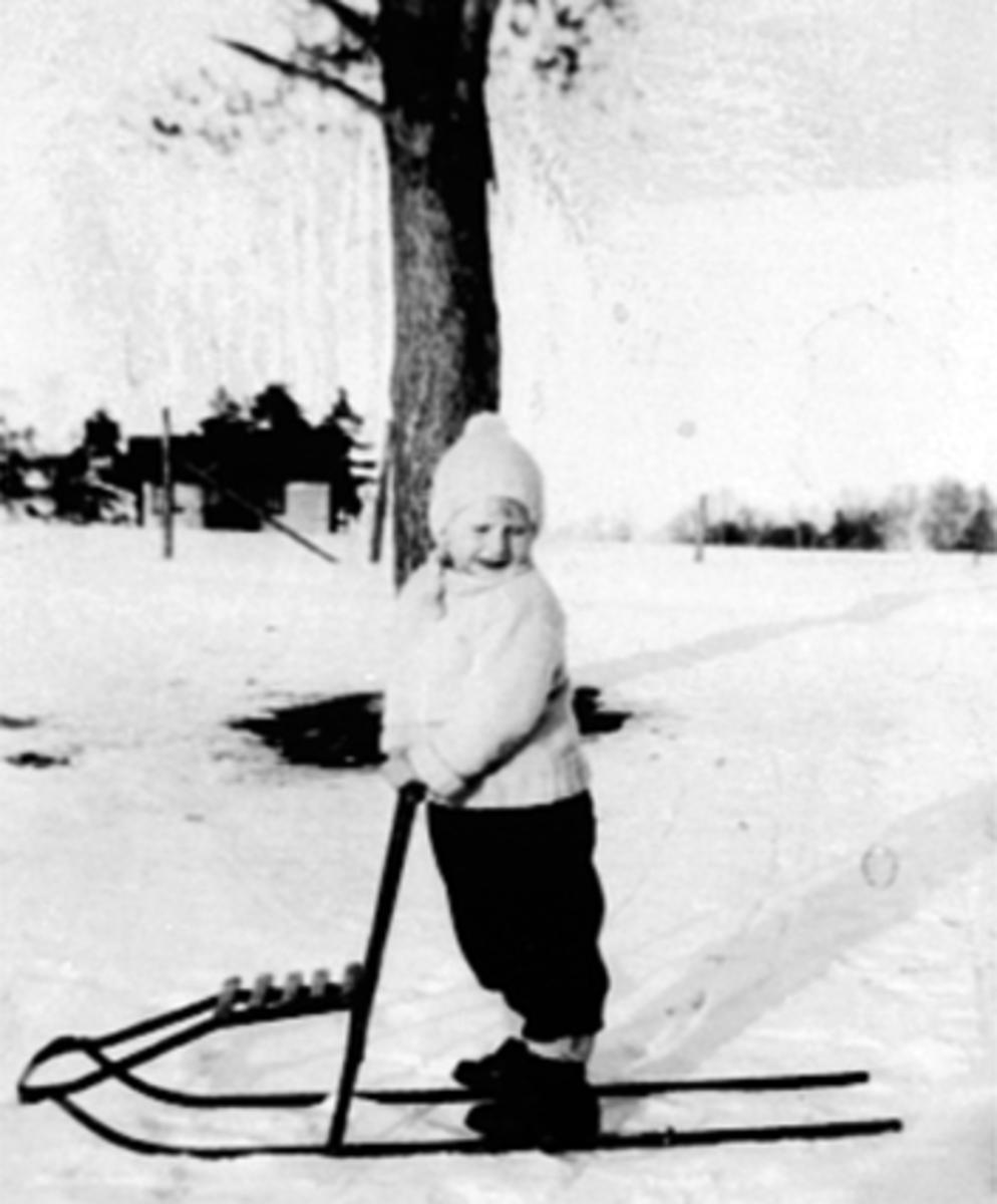 Anno Domkirkeodden, Karin Nord g. Syverinsen, sparkstøtting, Kronborg, Skjønsbergvegen, Hamar 1936.