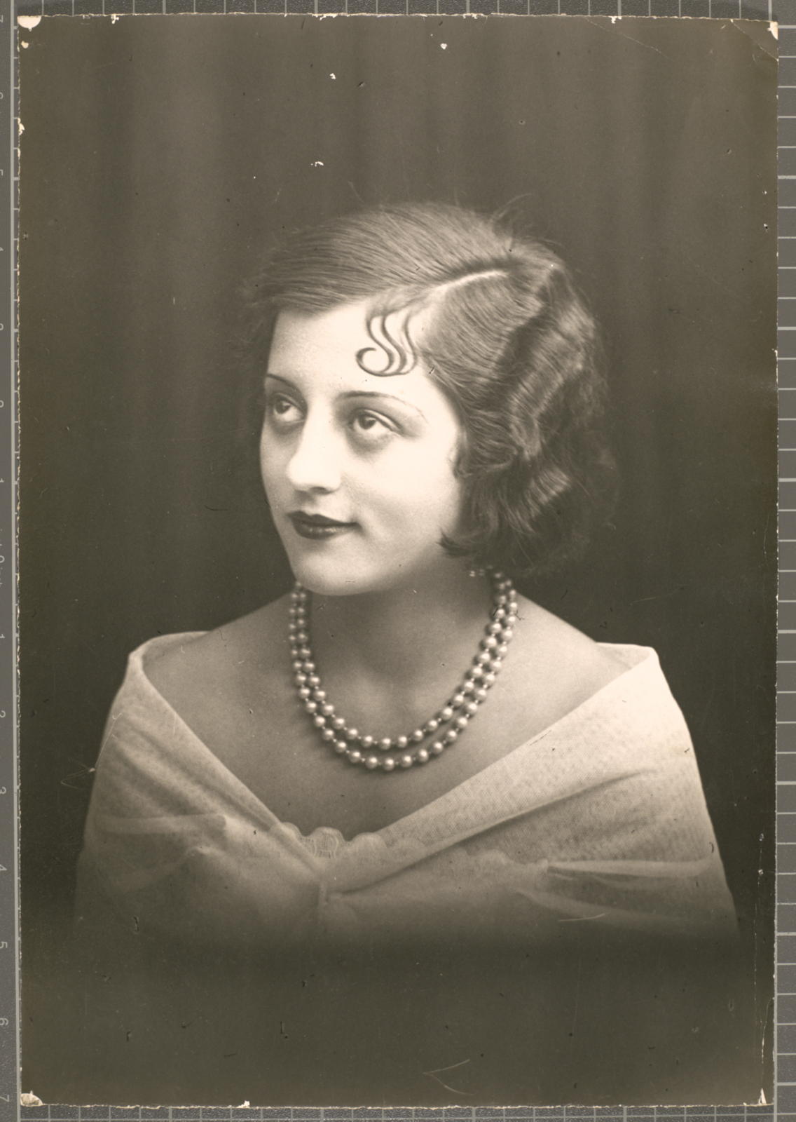 Desconegut, [Retrat d'una dona]
