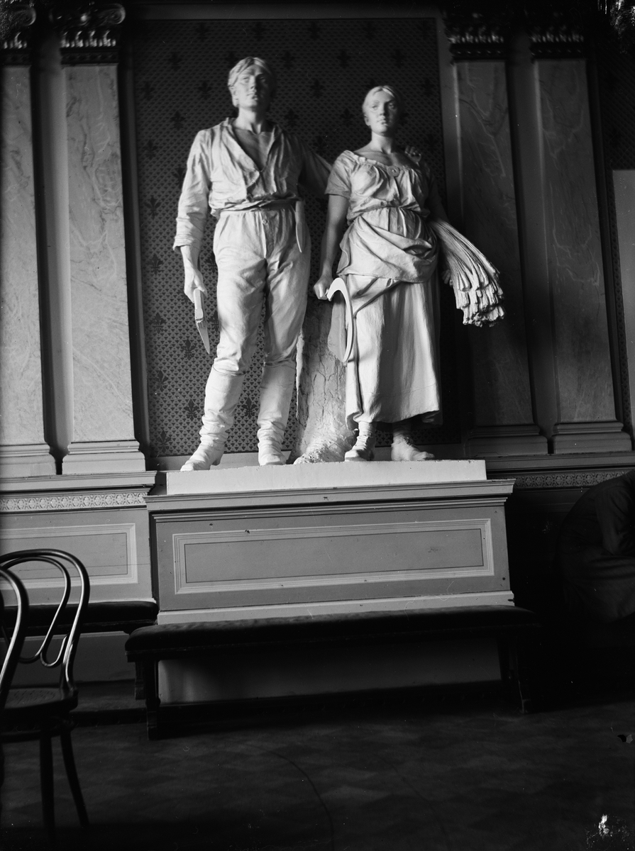 Josef Ärnström, Statyer, man och kvinna