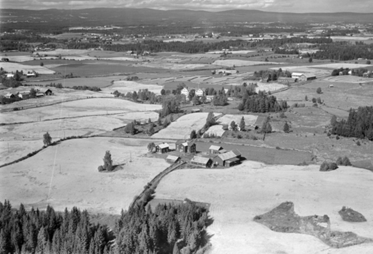 Widerøes Flyveselskap A/S, FLYFOTO, TROSHOLT, TROSTHOL, BAKENFOR: ROSENLUND KVINNEUNIVERSITETET, LØTEN