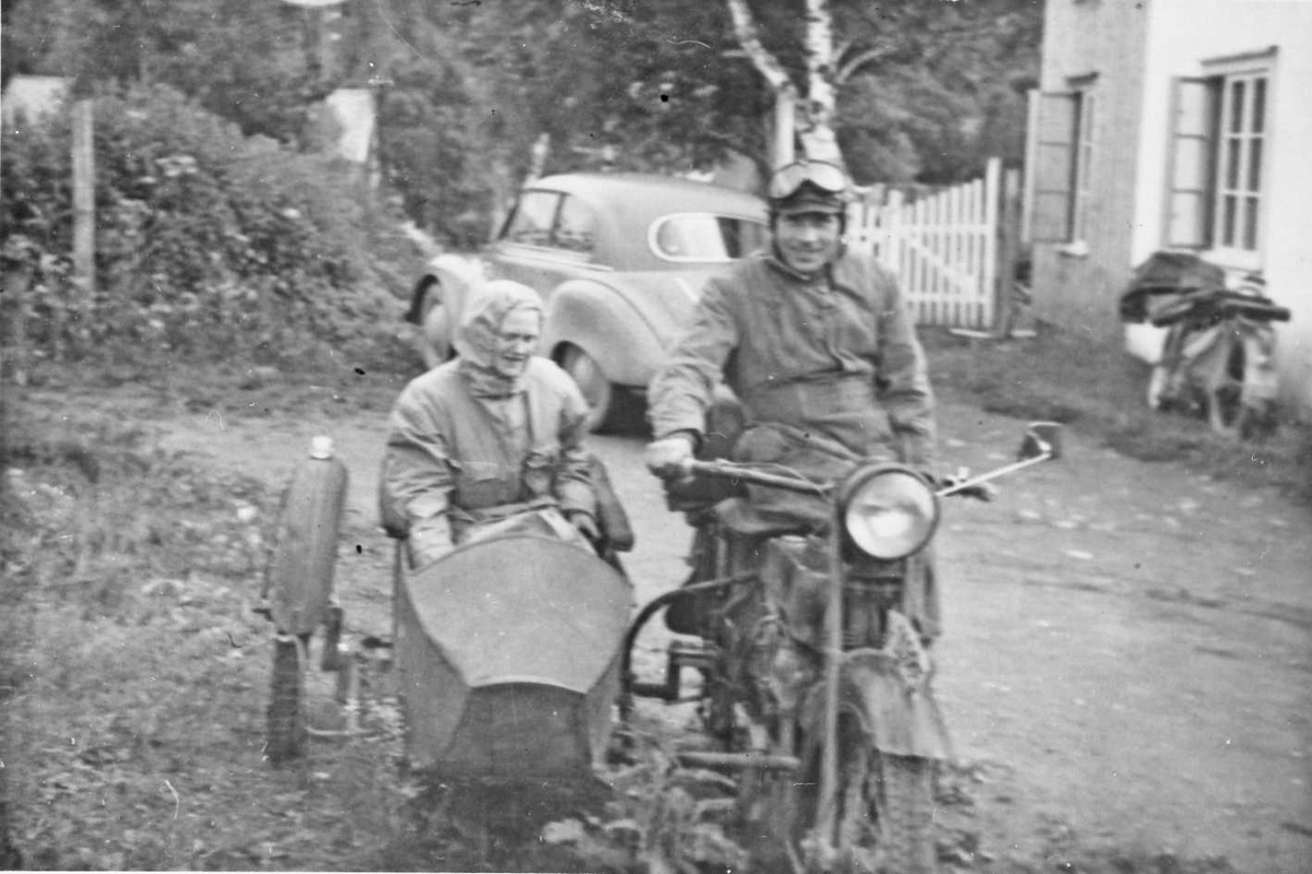 Rachel Haarseth, Personer, motorsykkel m/sidevogn, bil, moped.