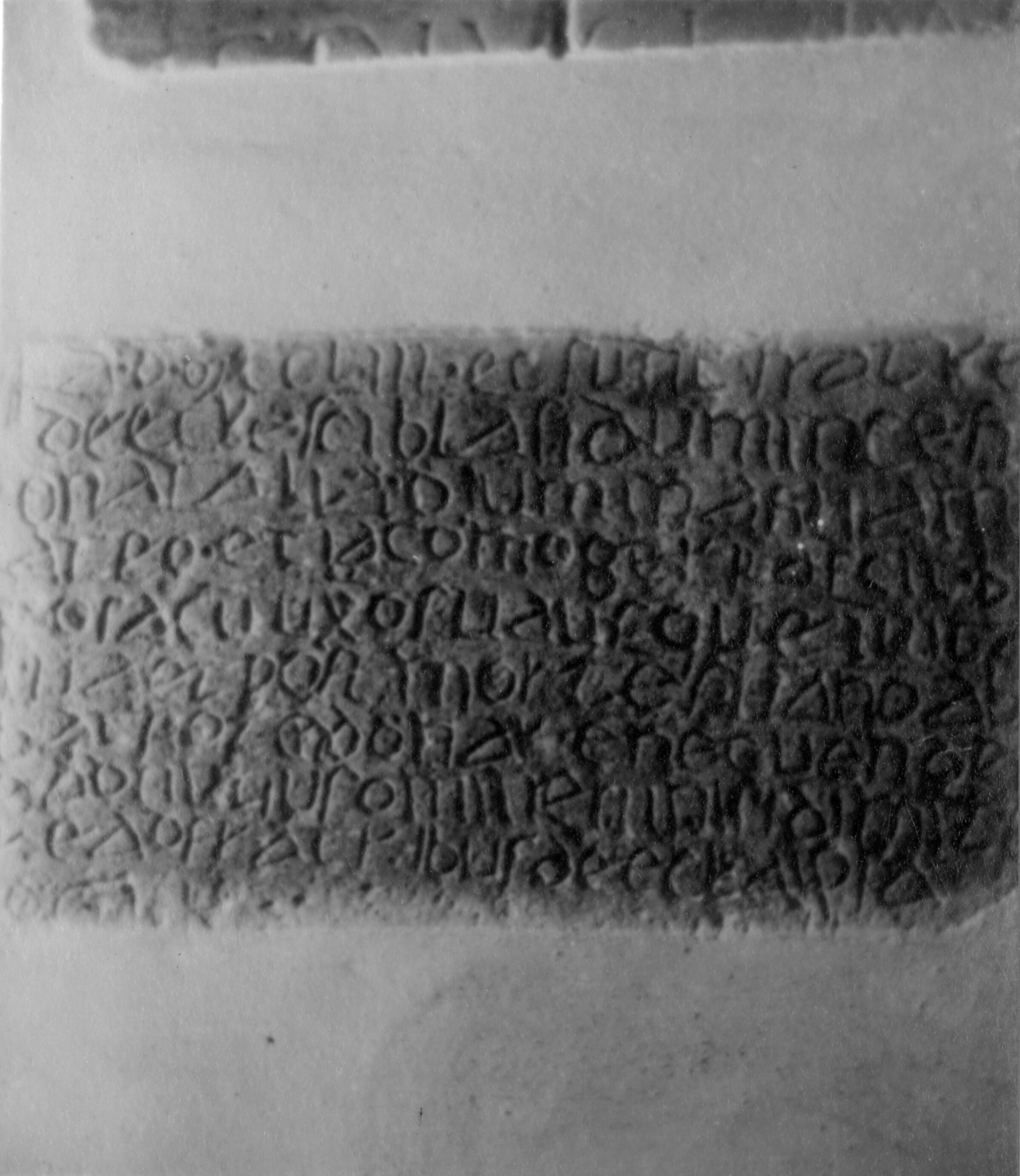 Branko Fučić, Cres, ploča iz Predošćice s natpisom na latinskoj karolini, iz 1253. godine, sada u lapidariju u Cresu