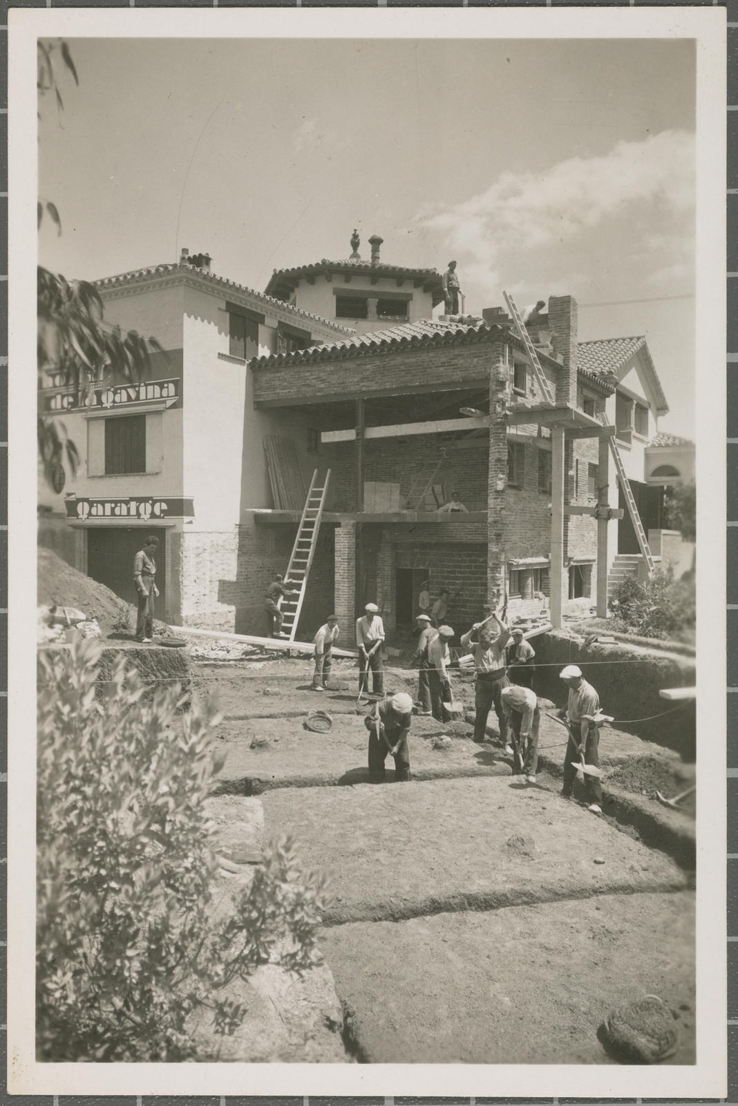 Desconegut, [Hostal La Gaviota. She Garbed]