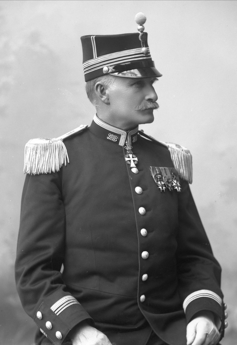 Gustav Borgen, Portrett, Johan Lauritz Bull i uniform som oberstløytnant.
