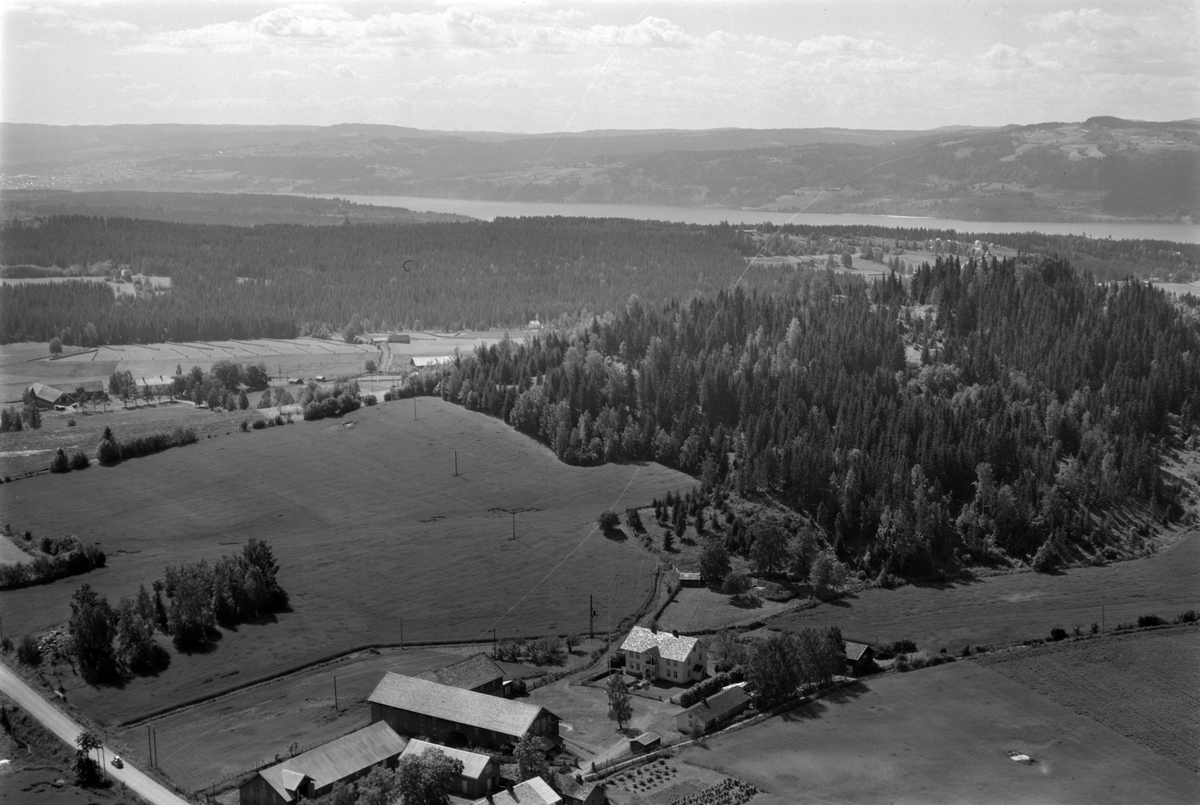 Widerøes Flyveselskap A/S, Flyfoto av Hove gard, Ringsaker.