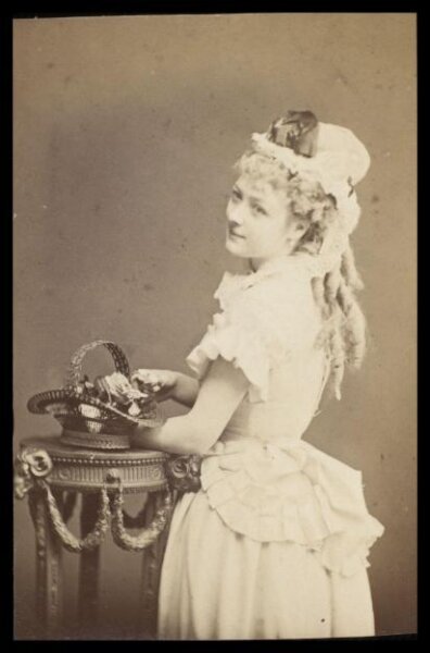 London Stereoscopic and Photographic Company, Guy Little Theatrical Photograph