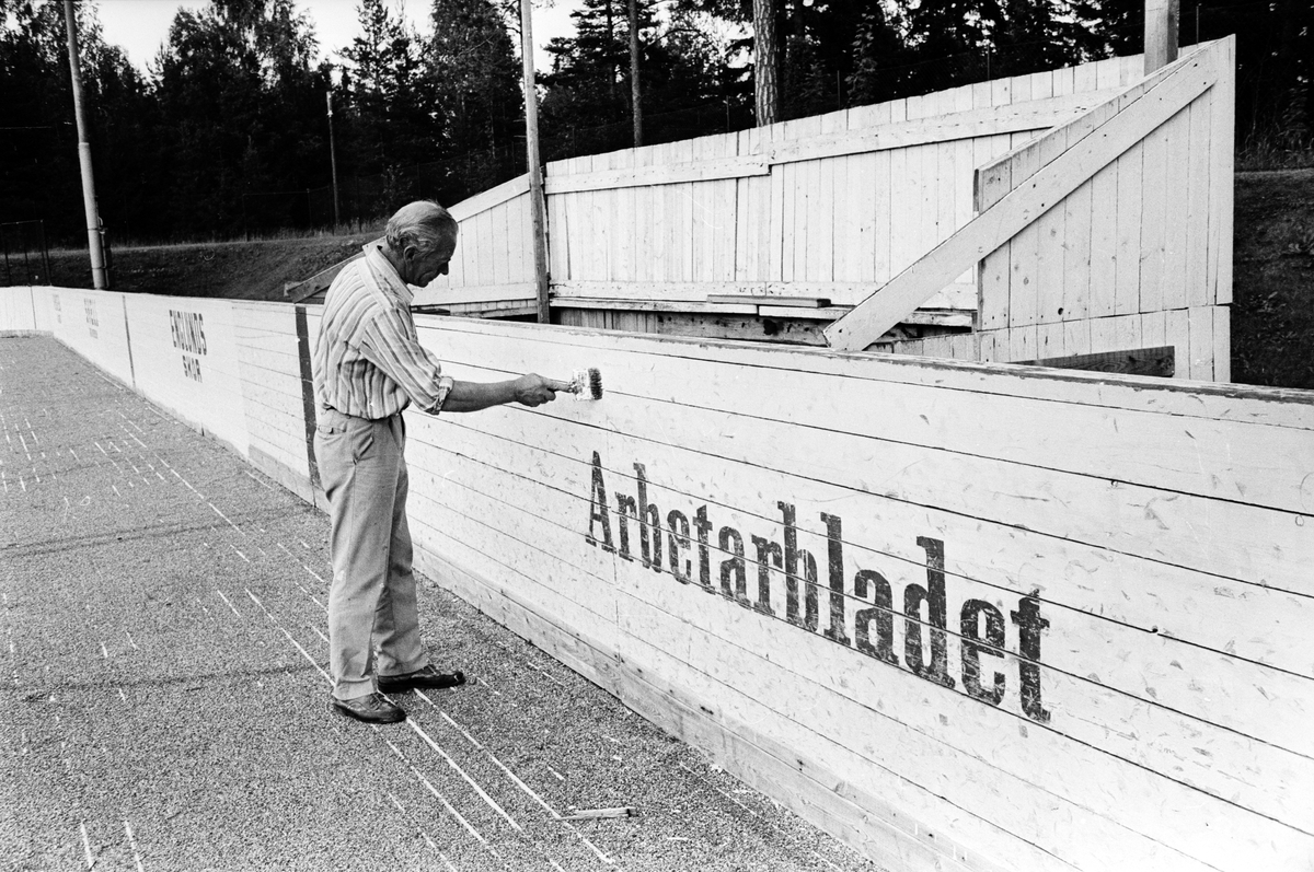 Tierp Arbetarbladet, "Tierp rustar för hockeyn", Uppland 1973