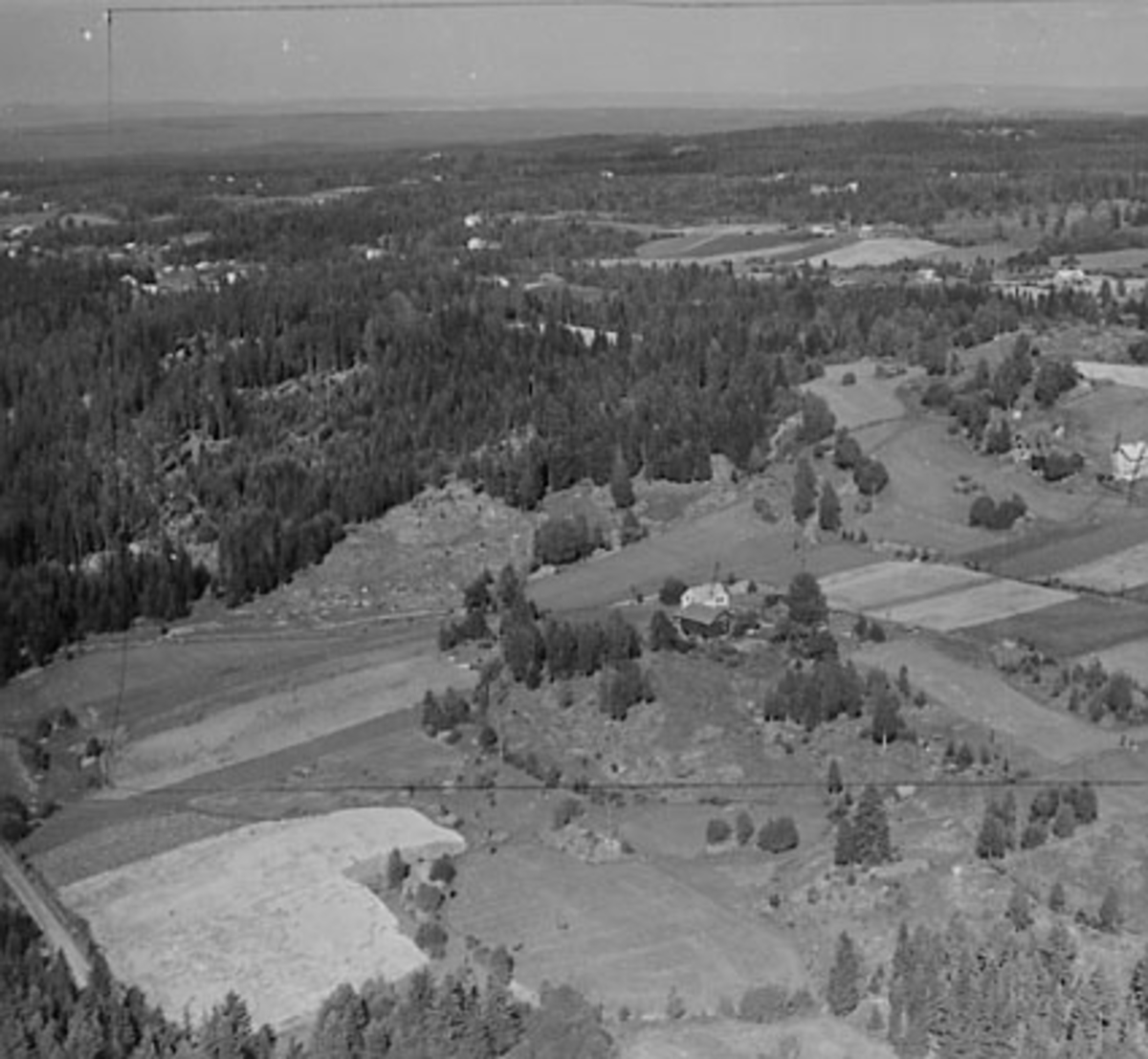 Widerøes Flyveselskap A/S, FLYFOTO ENGER, ÅSVANG