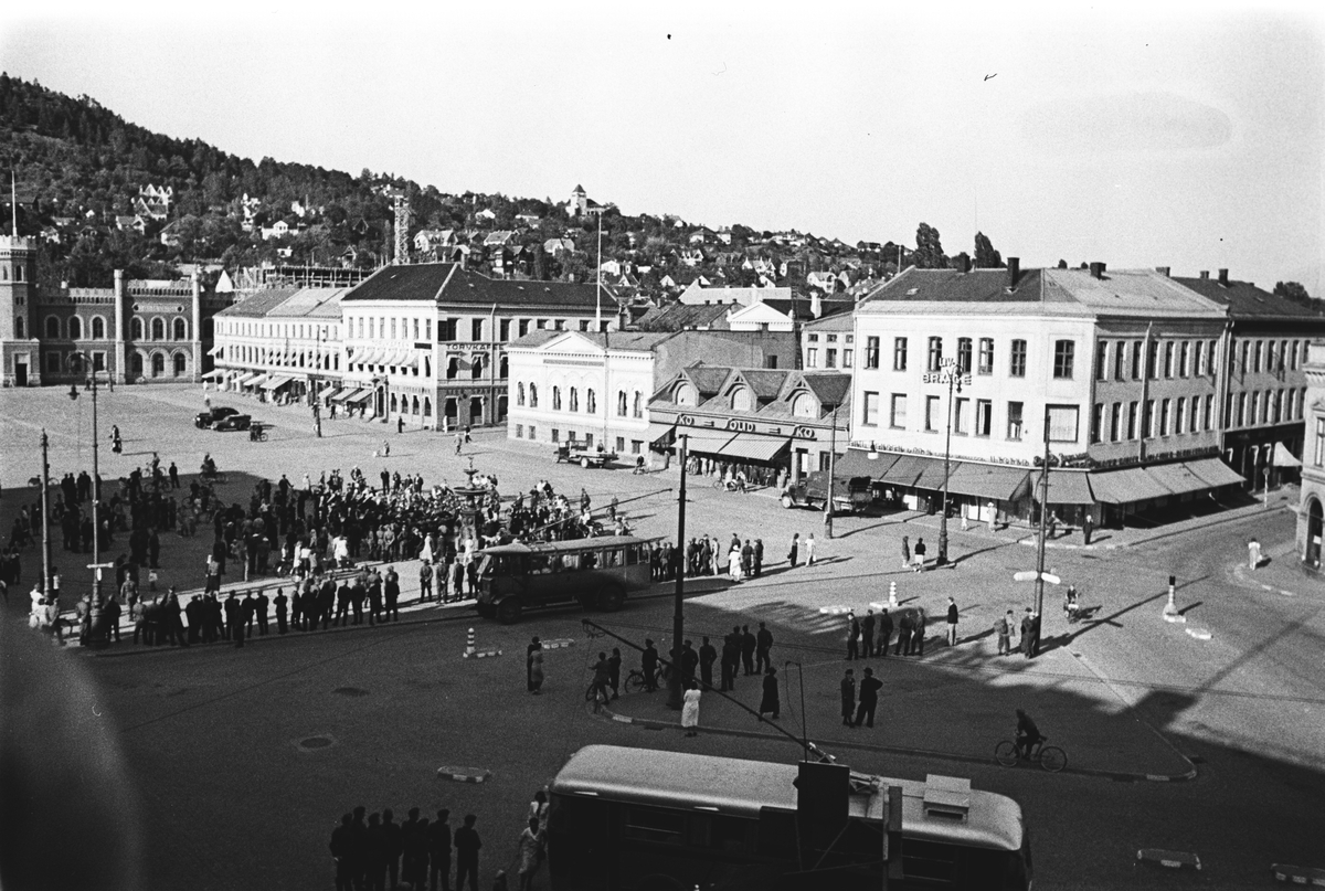 Anders Beer Wilse, Gateliv ved Bragernes , Drammen. Fotografert 1940.