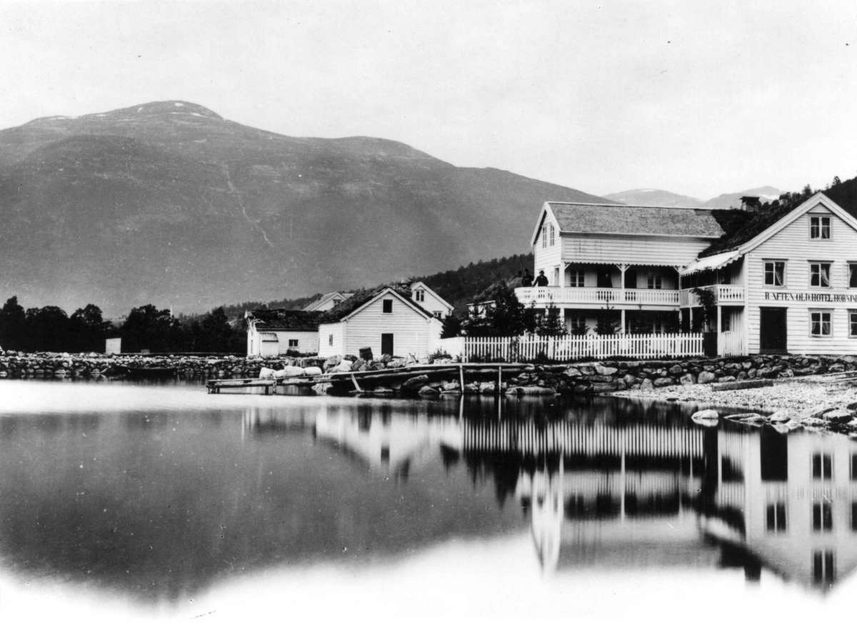 Axel Lindahl, Raftevold Hotell