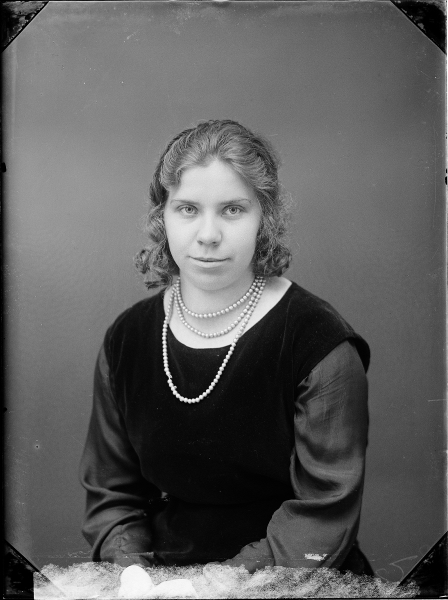 Skötsner-Edhlund, Hildur Karlsson från Hargshamn, Uppland 1932