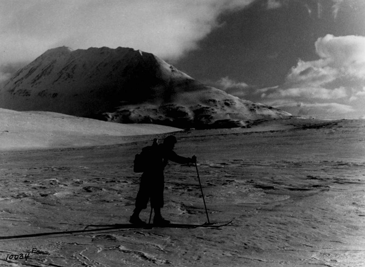 Anders Beer Wilse, Skiløper ved Gaustatoppen.