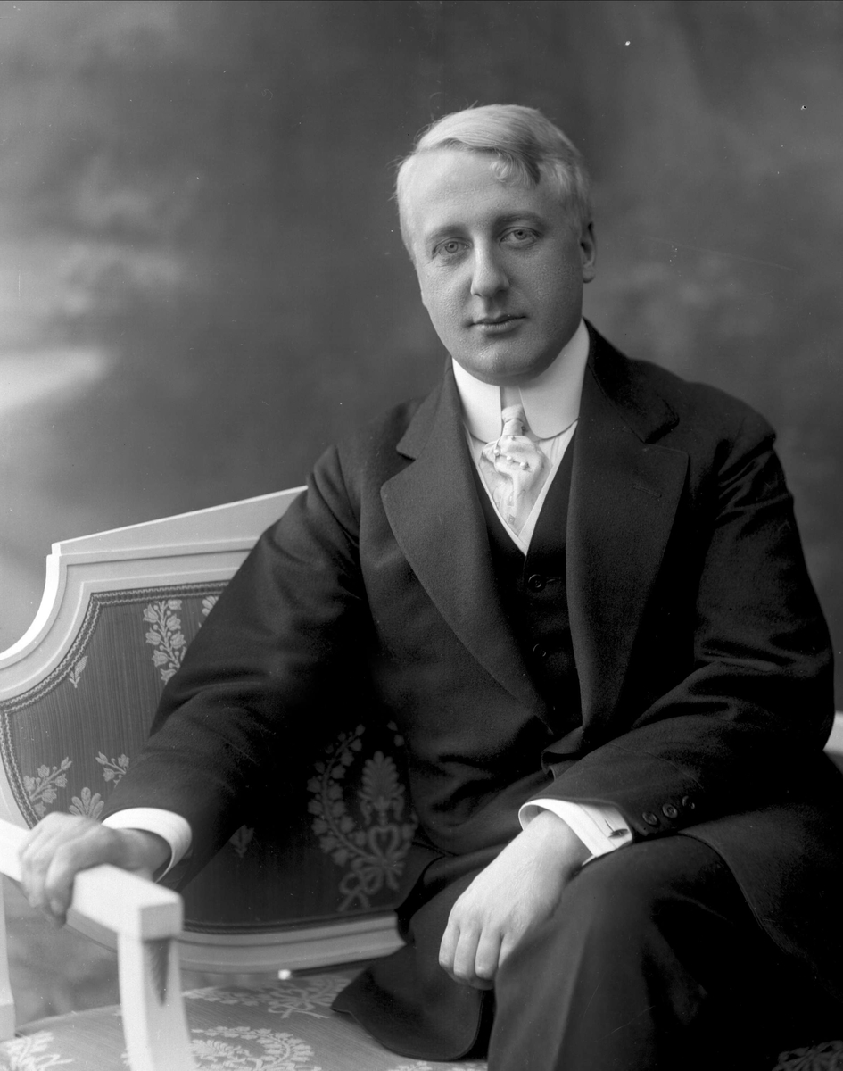 Gustav Borgen, Portrett, dirigent og musiker Birger Hammer.