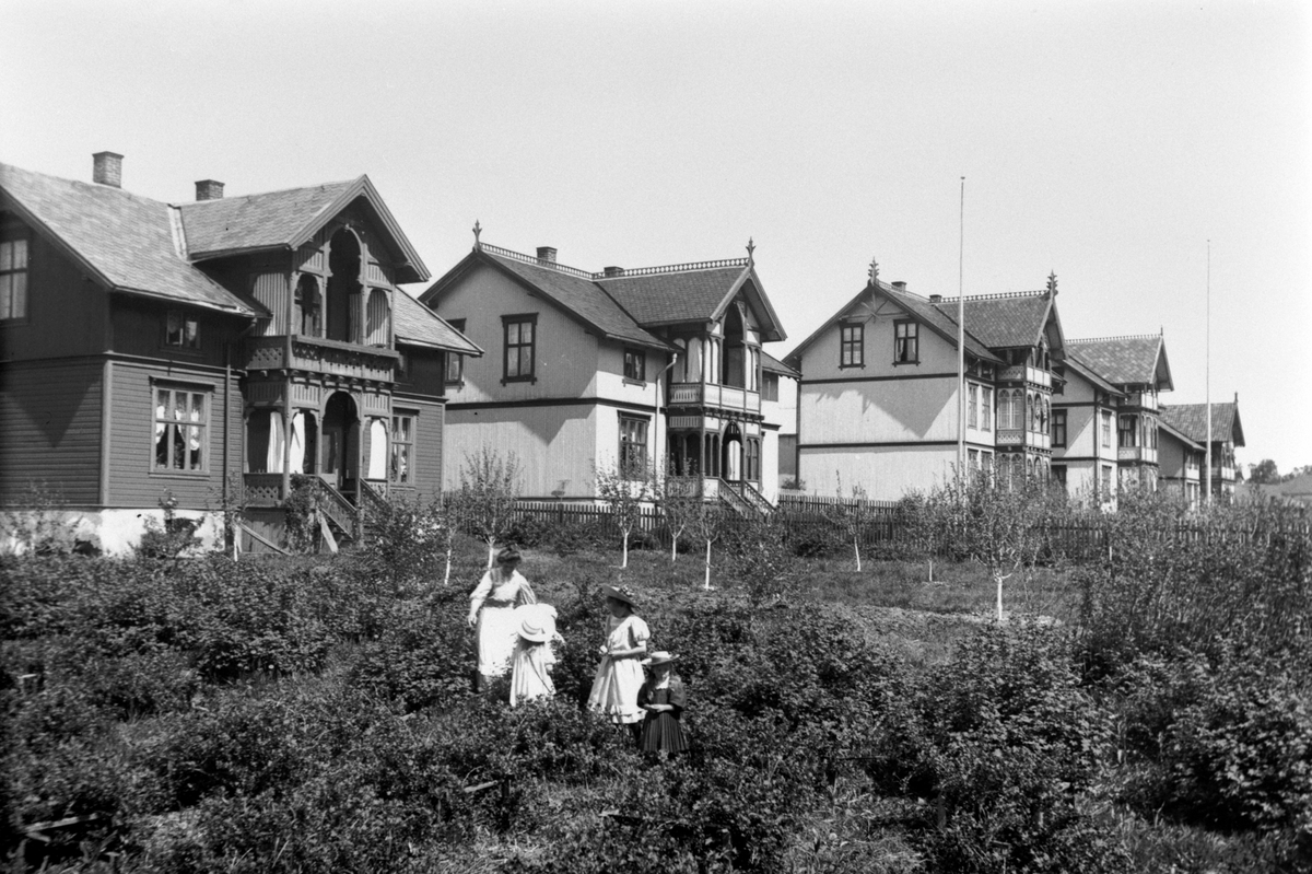 Anno Domkirkeodden, EKSTERIØR STORHAMARGATA 84 FURU, 82 FURULY, 76 STRANDLI, 74 STRANDHEIM, BOLIGHUS, VILLAER